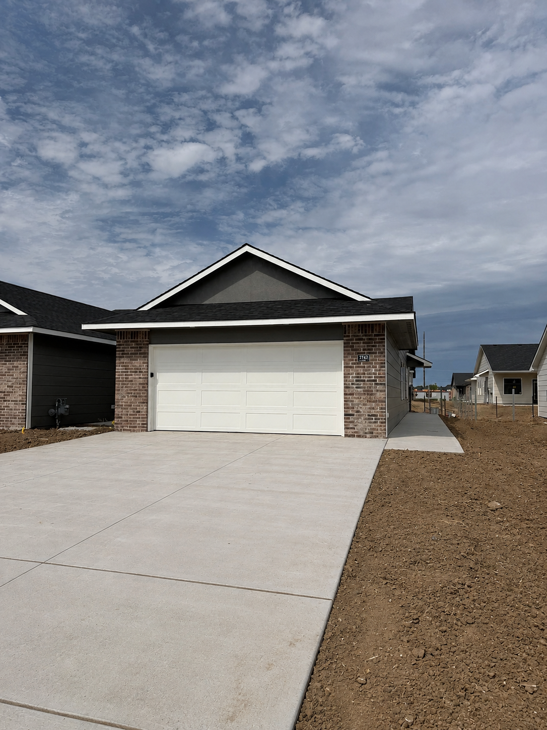 2743 S Flightline St - 200 - 1